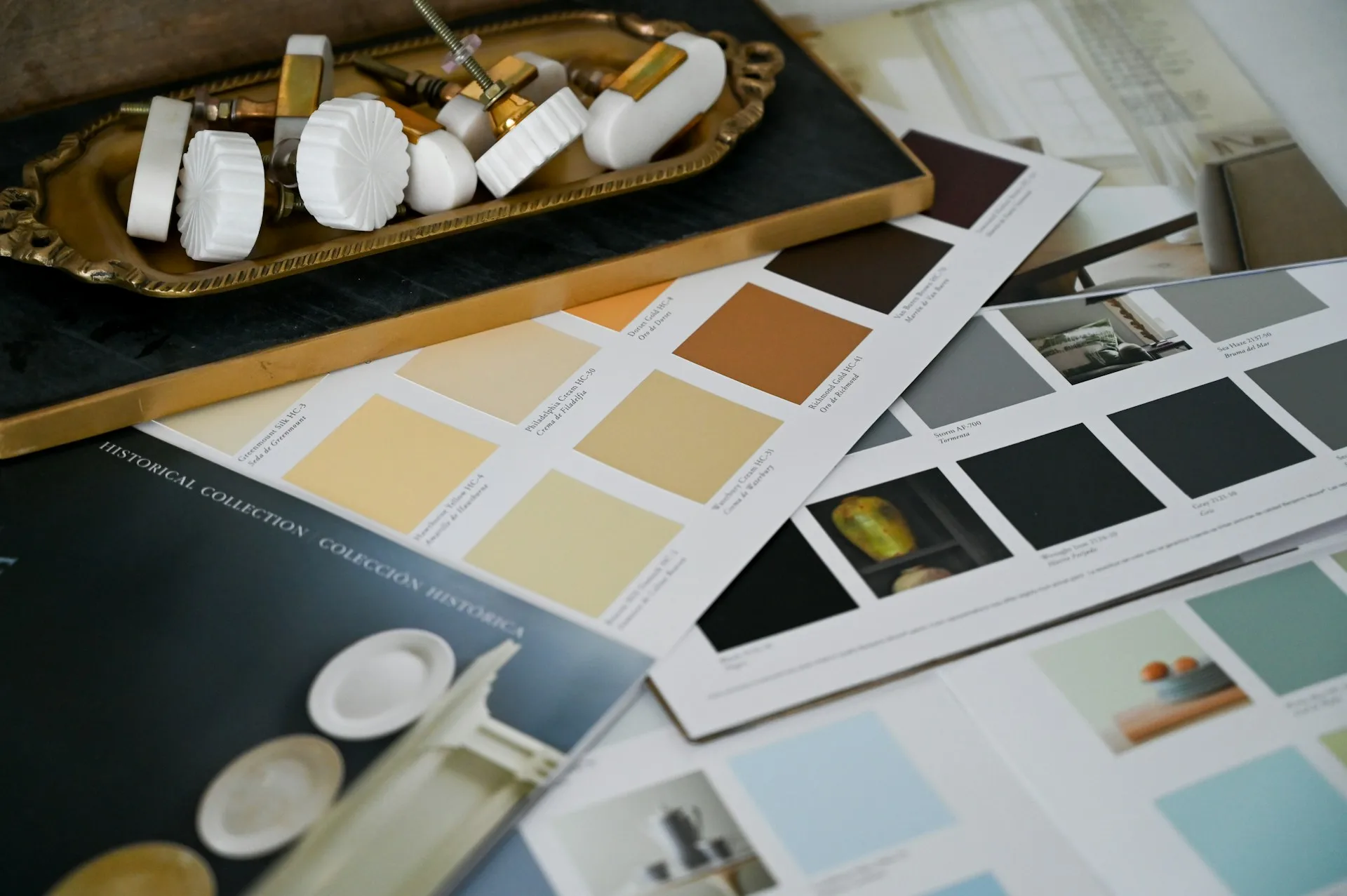 Paint-cans-and-neutral-color-swatches-for-home-decor-materials